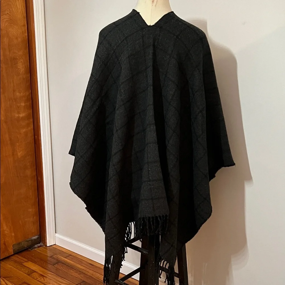 Elegant Black Plaid Women's Wrap Fringe Soft 100% Acrylic Versatile Layering - Picture 5 of 8